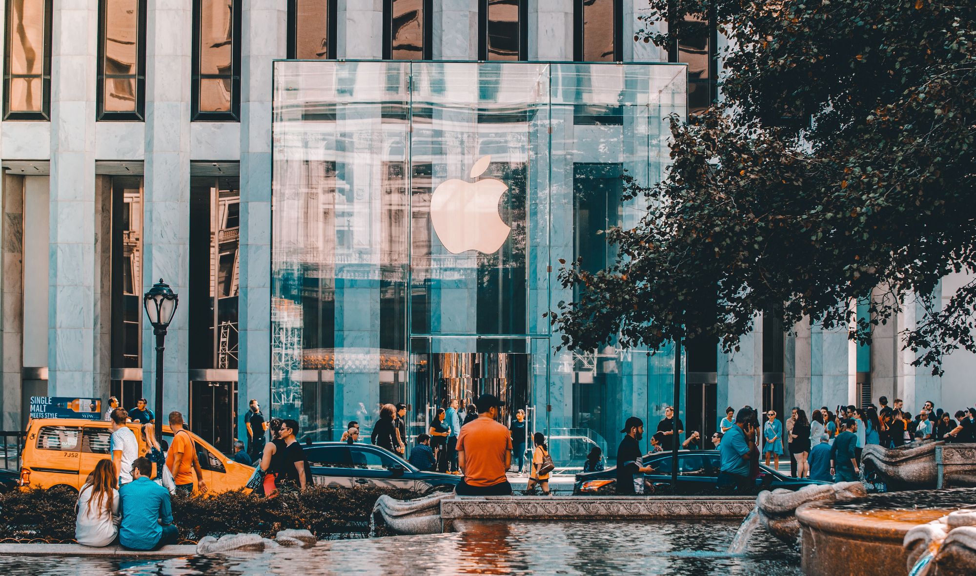  cover image of Apple's Ads Push